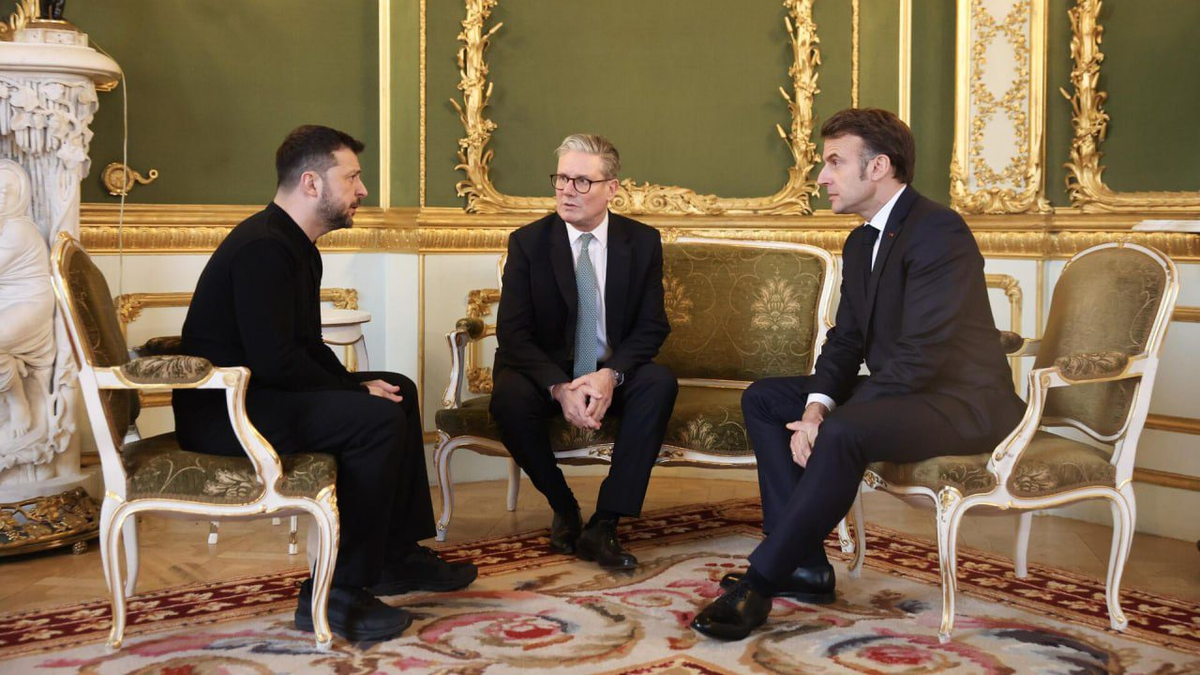 В. Зеленский, К. Стармер и Э. Макрон