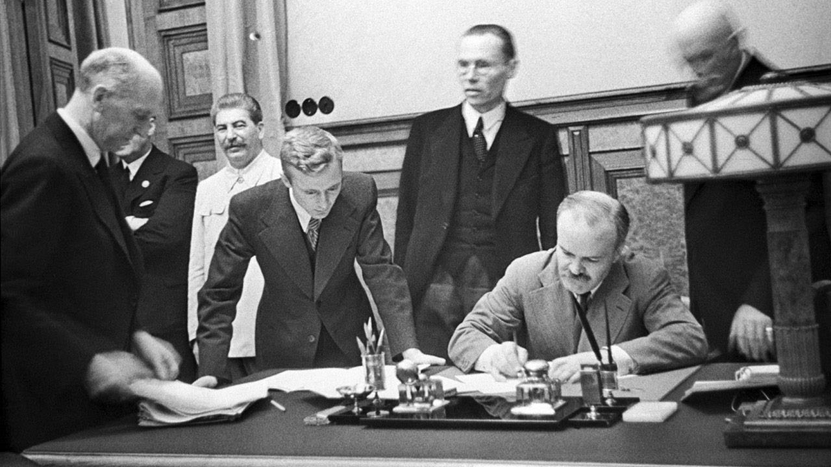 Подписание пакта Молотова-Риббентропа