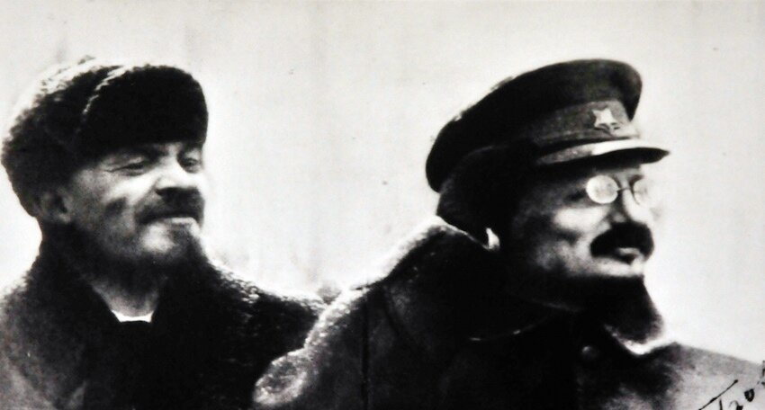 В. Ленин и Л. Троцкий